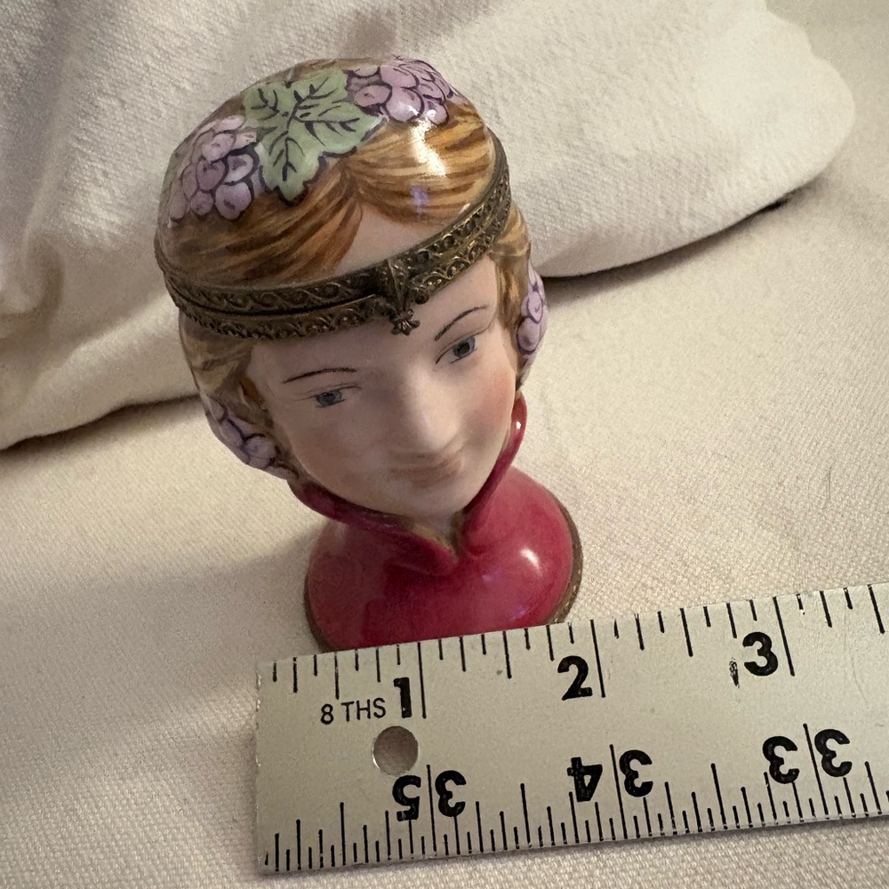 Vintage Limoges Gold-Trimmed Ceramic Lady - Picture 5 of 10